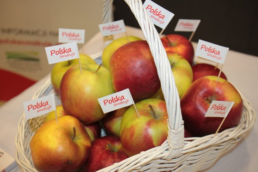 Polskie jabłka na stoisku Krajowego Ośrodka Wsparcia