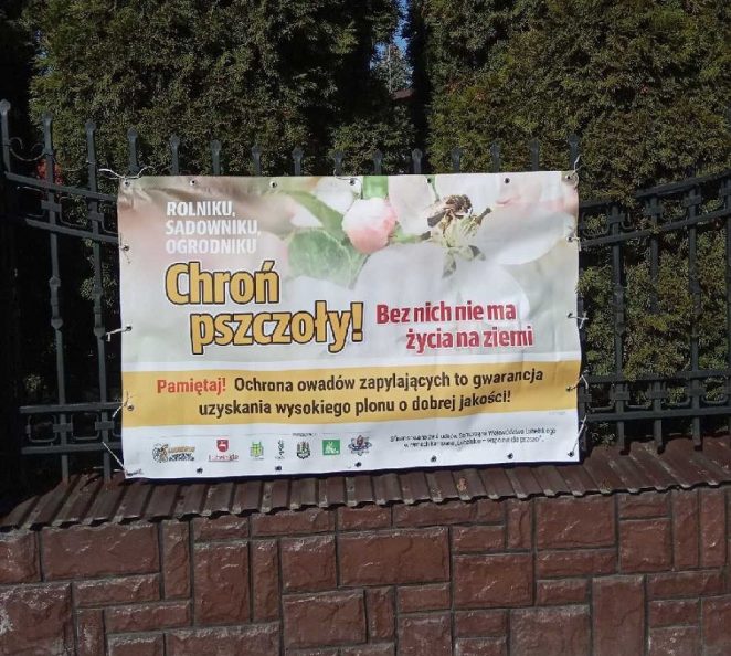 Baner reklamowy Chroń pszczoły - opis treści reklamowej znajduje się w tekście na stronie