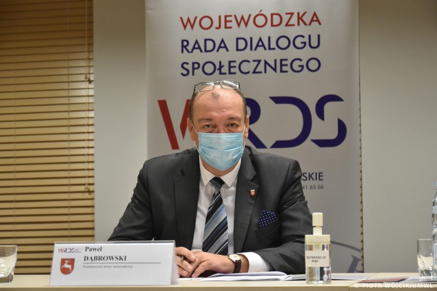 Na zdjęciu Paweł Dąbrowski burmistrz Urzędowa, przedstawiciel strony samorzadowej