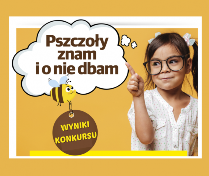 Obraz przedstawia zdjęcie dziewczynki w okularach, która wskazuje na chmurkę z napisem „Pszczoły znam i o nie dbam”. Poniżej leci pszczółka trzymająca brelok napisem „Wyniki konkursu”