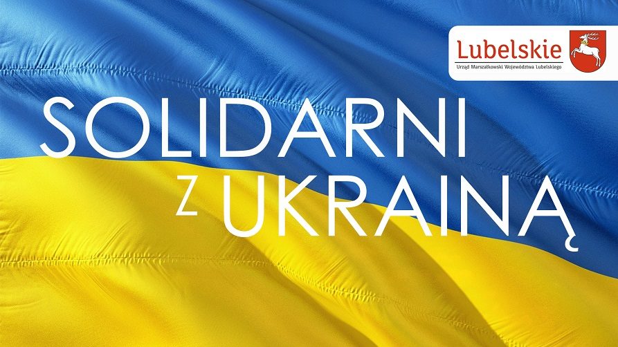 Ukraińska flaga i na niej napis Solidarni z Ukrainą oraz po prawej stronie znajduje się logotyp województwa lubelskiego