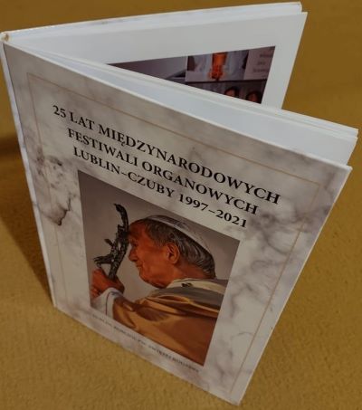 Okładka albumu z wizerunkiem Jana Pawła II