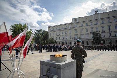 Widok na pl Litewski w Lublinie , żolnierzy i zebranych podczas obchodów agresji sowieckiej na Polske