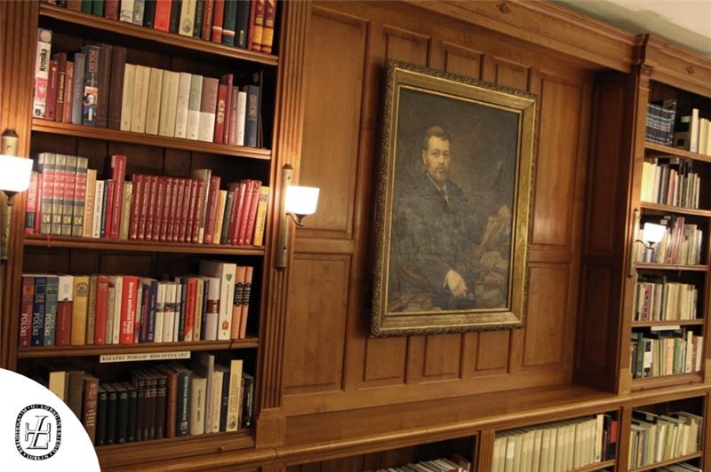 portret Hieronima Łopacińskiego na ścianie biblioteki