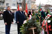 Marszałek WL składa kwiaty podczas święta Niepodległości Polski
