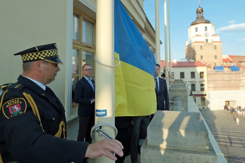 Flaga Ukrainy przed Ratuszem Lubelskim