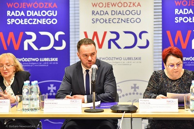 Członkowie Prezydium na czele z Przewodniczącym Rady Krzysztofem Komorskim