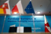 Flagietki województwa, Polski UE i ścianka z napisem Fundusze Europejskie