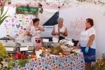 Pod charakterystycznym namiotem promującym program „Polska smakuje”