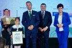Zwyciężczyni w kategorii szkolnej - Anastazja Kubiak - z mamą (pierwsza z lewej) i organizatorami. Fot. Kurier Lubelski
