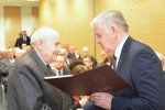 Marszałek wręcza wyróżnienia z okazji 100. rocznicy odzyskania przez Polskę Niepodległości