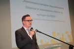 Projekt dostosowania Zakładów Zagospodarowania Odpadów w województwie lubelskim do wymagań dla RIPOK przedstawił Michał Suchodolski z Departamentu Wdrażania Europejskiego Funduszu Rozwoju Regionalnego UMWL