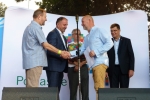 Drugą nagrodę w konkursie na najładniejsze stoisko zdobył w Drohiczynie Tomasz Solis, właściciel firmy FRUX SOLIS z Mikołajówki (na pierwszym planie z prawej)