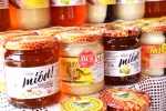 Zdjęcie przedstawia produkty regionalne – miody. Wśród miodów jest miód pszczeli wielokwiatowy – nektarowy, wielokwiatowy i lipowy