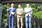 Na scenie w Zwierzyńcu. Od lewej: wicemarszałek województwa Michał Mulawa, dyrektor RPN Andrzej Wojtyło, prezes WFOŚiGW Grzegorz Grzywaczewski