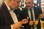 Minister Ardanowski (z lewej) był bardzo zainteresowany lubelską ofertą. Na zdjęciu z Grzegorzem Maryniowskim