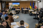 Na spotkaniu byli obecni przedstawiciele administracji państwowej i samorządowej z Polski i Ukrainy oraz przedstawiciele służb granicznych i celnych