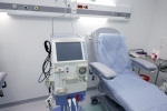 Sala szpitalna i widok na pojedyncze łóżko do dializ