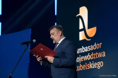 Do wspólnego zdjęcia ustawili się: Wicemarszałek Wojciechowski, Członek Zarządu Szewczak oraz