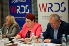 Obradująca od lewej Mirosława Gałan oraz Wiesława Janczak podczas posiedzenia Plenarnego WRDS WL