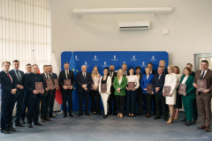 Członkowie Zarządu na wspólnym zdjęciu z beneficjentami dofinansowania