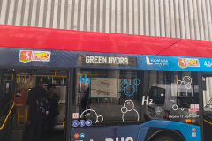 zdjęcie przedstawiające autobus 