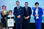Zwyciężczyni w kategorii szkolnej - Anastazja Kubiak - z mamą (pierwsza z lewej) i organizatorami. Fot. Kurier Lubelski