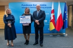 Dyrektor Anna Brzyska, Marszałek Jarosław Stawiarski i przedstawicielka Fundacji Współpracy i Rozwoju INCEPTUM