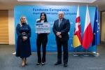 Dyrektor Anna Brzyska, Marszałek Jarosław Stawiarski i przedstawicielka Lubea Med sp z o.o.