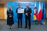 Dyrektor Anna Brzyska, Marszałek Jarosław Stawiarski i przedstawiciel Condor Szkolenia Mobilne Łukasz Polski