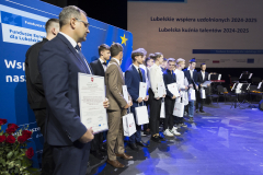 Laureaci stypendiów na scenie
