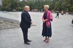 Marszałek Wojewóztwa wita Pierwszą Damę. Plac Teatralny w Lublinie.