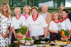 poseł Anna Baluch , Ewa Wachowicz marszałek Jarosław Stawiarski, dyr. departamentu rolnictwa Ewa Szałachwiej pozujący do wspólnego zdjęcia 