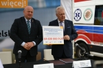Dyrektor Piotr Matej z czekiem na Utworzenie systemu zabiegowo-anestezjologicznego