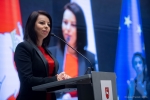 Magdalena Filipek-Sobczak przemawia przy mównicy
