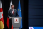 Jacek Szczot składa ślubowanie przy mównicy