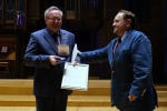 Ceremonia wręczenia Medalu 75-lecia Misji Jana Karskiego Andrzejowi Poczobutowi
