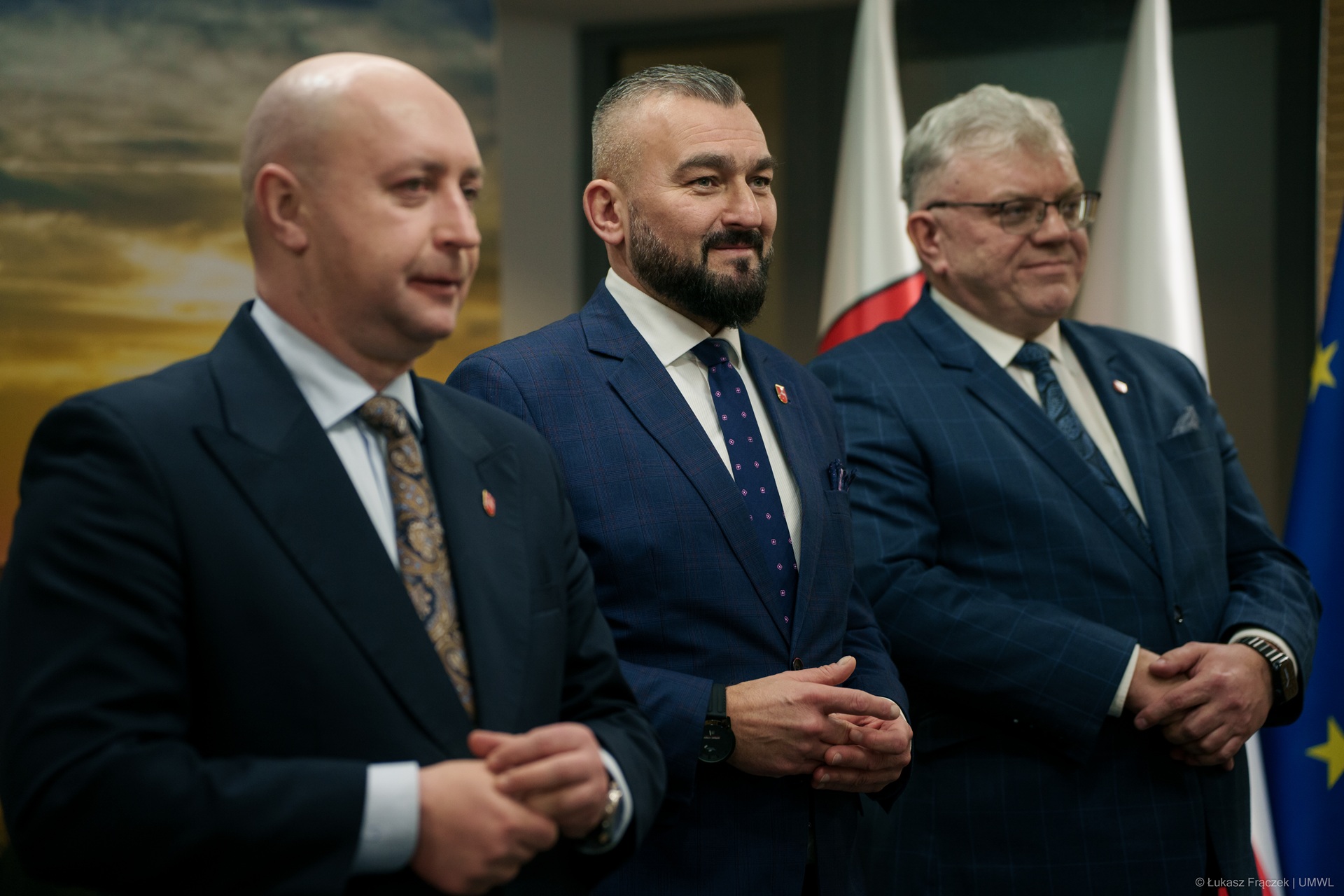 Regionalne Centrum Pulmunologii - widok na salę pacjentów z korytarze