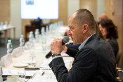 Maciej Buczyński Przewodniczący Stałego Zespołu Roboczego ds. Gospodarki, Innowacji  i Rozwoju Przedsiębiorczości,  przekazuje  prace  SZR