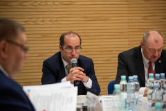 Wiceprzewodniczący Ireneusz Pszczoła w trakcie przemowy