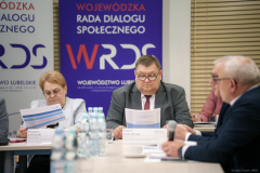 Na zdjęciu znajduje się po lewej stronie Wiceprzewodnicząca Wiesława Janczak i Wiceprzewodniczący Pan Zbigniew Marchwiak 