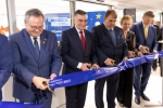 Wciemarszałek Zbigniew Wojciechowski i Wojewoda Lubelski Lech Sprawka przecinają wstęgę podczas otwarcia oddziału