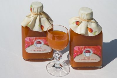syrop z owocow rozy