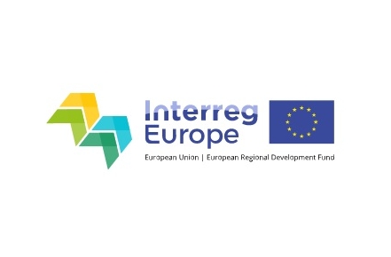 Interreg Europa logo nazwa Programu, 4 kolorowe strzałki symbolizujace priorytety programu oraz flaga UE