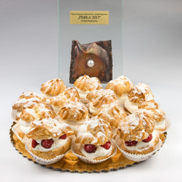 Ptyś z bitą śmietaną i malinami z Lublina