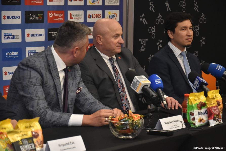 Radosław Piesiewicz Prezes Zarządu Polskiej Ligi Koszykówki, Marszałek Województwa Lubelskiego Jarosław Stawiarski, Mikołaj Matsumoto Dyrektor Działu Marketingu Suzuki Motor Poland