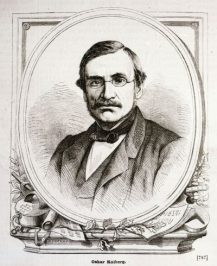 Czarnobiały portet mężczyzny w okularach