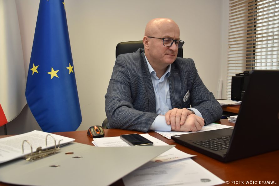 Marszałek Województwa Lubelskiego podczas obrad plenarnych WRDS WL