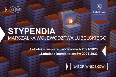 W tle graficzne przedstawienie ułożonych w słupki książek. Jedna z nich jest otwarta i widać w niej świecącą gwiazdę. Po środku napis Stypendia Marszałka Województwa Lubelskiego. Poniżej z wyrównaniem do prawej Lubelskie wspiera uzdolnionych 2021-2023" i "Lubelska Kuźnia Talentów 2021-2023". W dolnym prawym rogu, w ramce, napis Nabór wniosków
