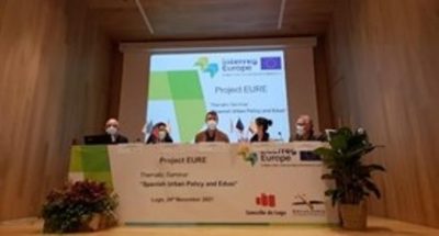 widok na stól z prelegentami podczas konferencji projektu EURE